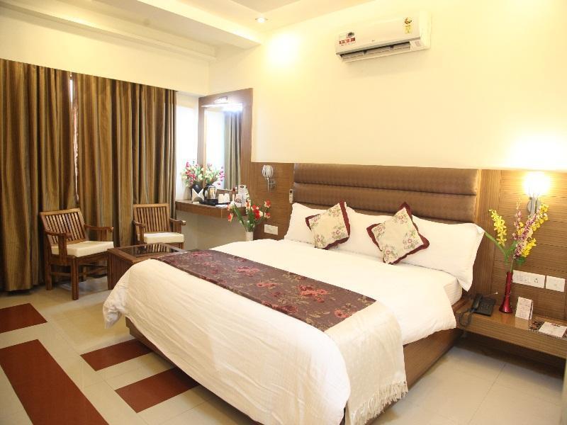 Hotel Poonam Plaza Agra  Zewnętrze zdjęcie