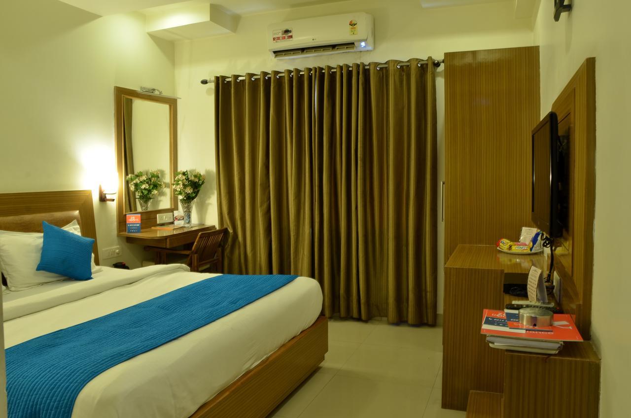 Hotel Poonam Plaza Agra  Zewnętrze zdjęcie