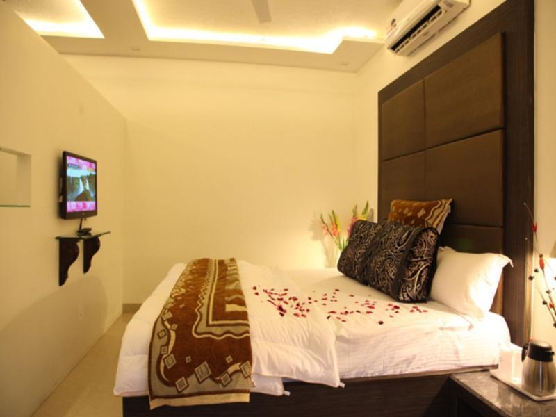 Hotel Poonam Plaza Agra  Zewnętrze zdjęcie