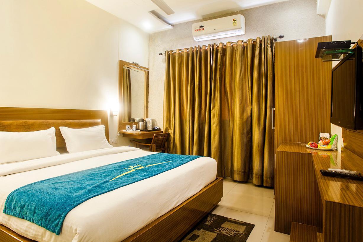 Hotel Poonam Plaza Agra  Zewnętrze zdjęcie