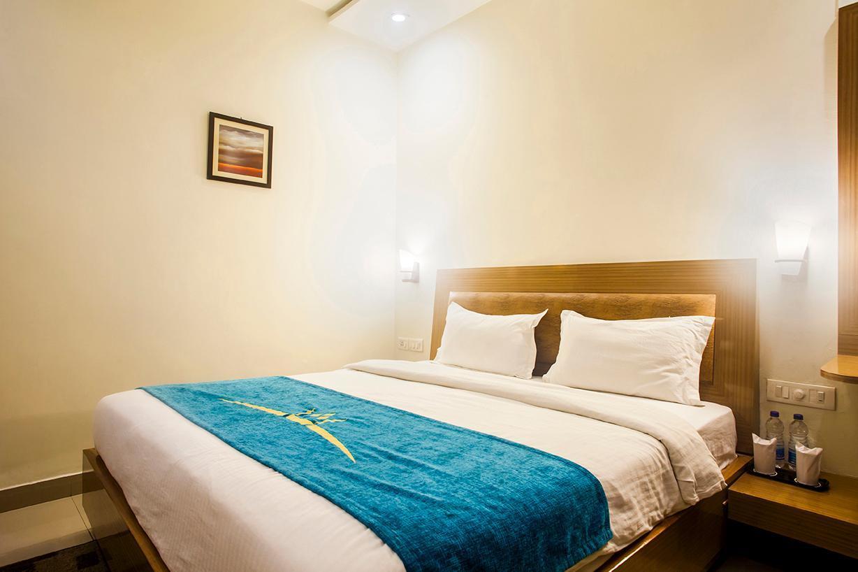 Hotel Poonam Plaza Agra  Zewnętrze zdjęcie