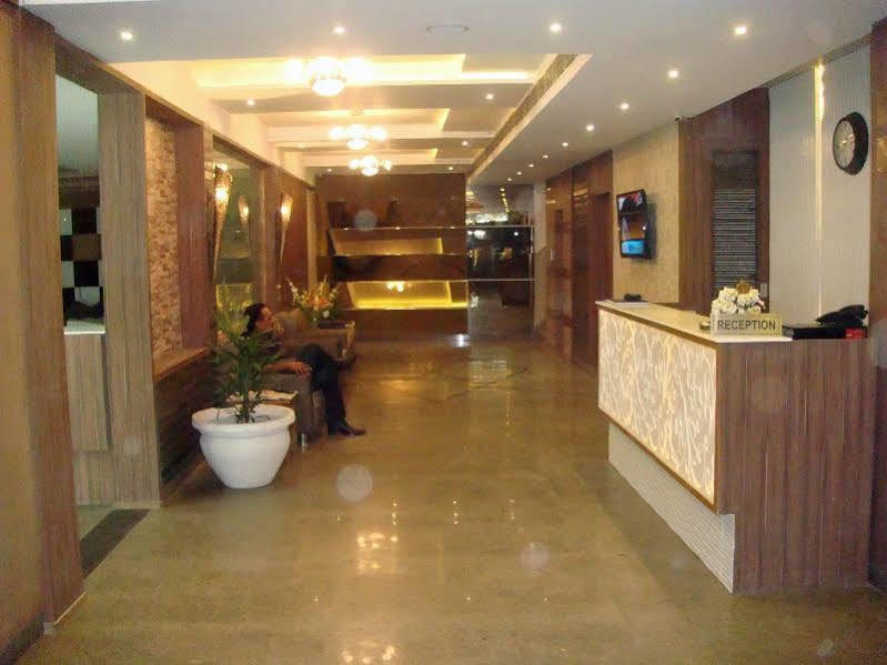 Hotel Poonam Plaza Agra  Zewnętrze zdjęcie