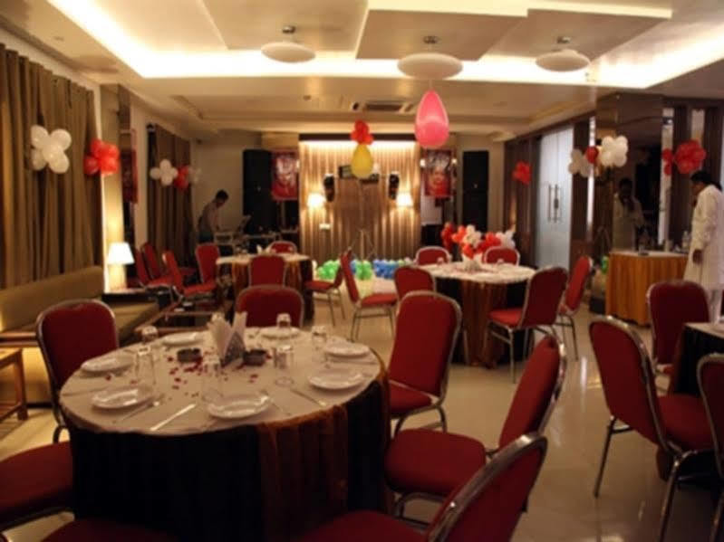 Hotel Poonam Plaza Agra  Zewnętrze zdjęcie